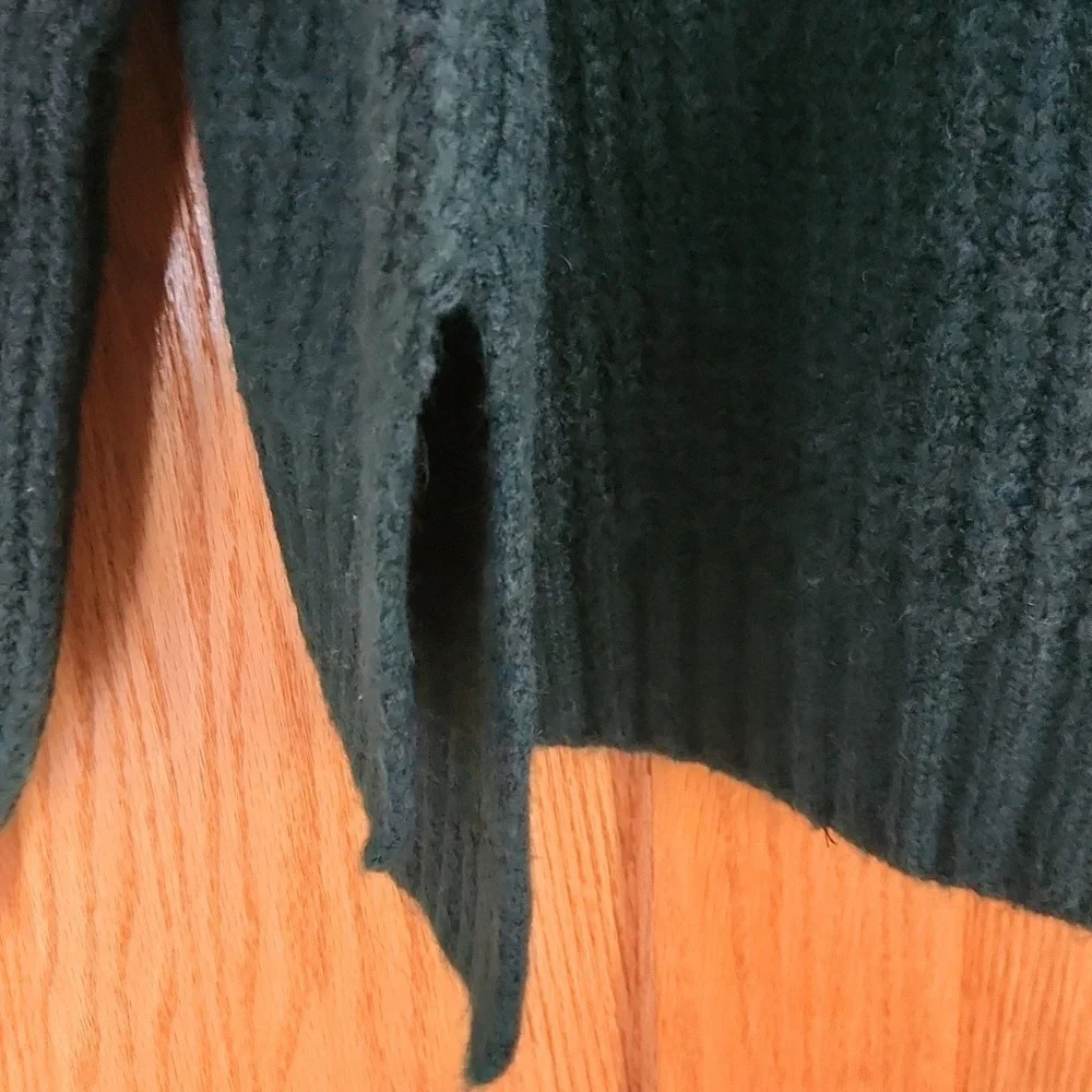 Splendid, oversized,  knit, sweater size Medium - Picture 3 of 9